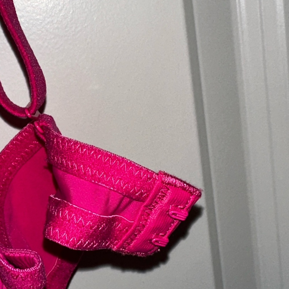 Hot Pink Push-Up Bra – Size 36C – Underwire – Adjustable Straps - Picture 9 of 10